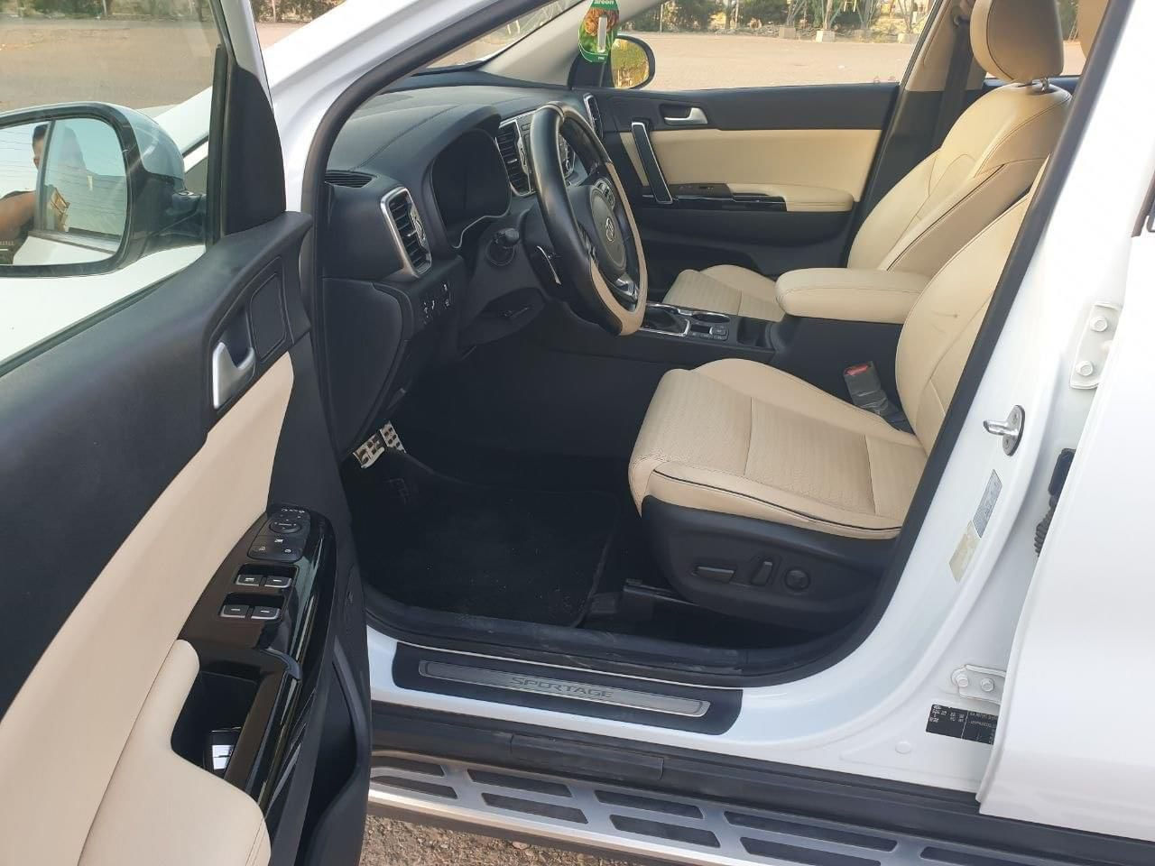 فول موصفات اعلى فئه 

موديل ٢٠١٦

مكفوله من الرصعه والبارد والصبغ والرصعات 

وبل عافيه ع ياخذه 

رقم اربيل بسمي هزه وسنويه جدد 

الموصفات  

فتحت سقف

كشنات تدفئه تبريد 

اشاير مري

صندوق شفط كهرباء

داخل جلد لونين 

هاند بريك هرباء 

رادار 

حساسات امامي خلفي 

وبعد هوايه موصفات 

مكان السياره بغداد 

السعر 187 بيه مجال بسيط كلش 

الرقم 

*********** 

*********** 

‏غير متواجد ع فيس
