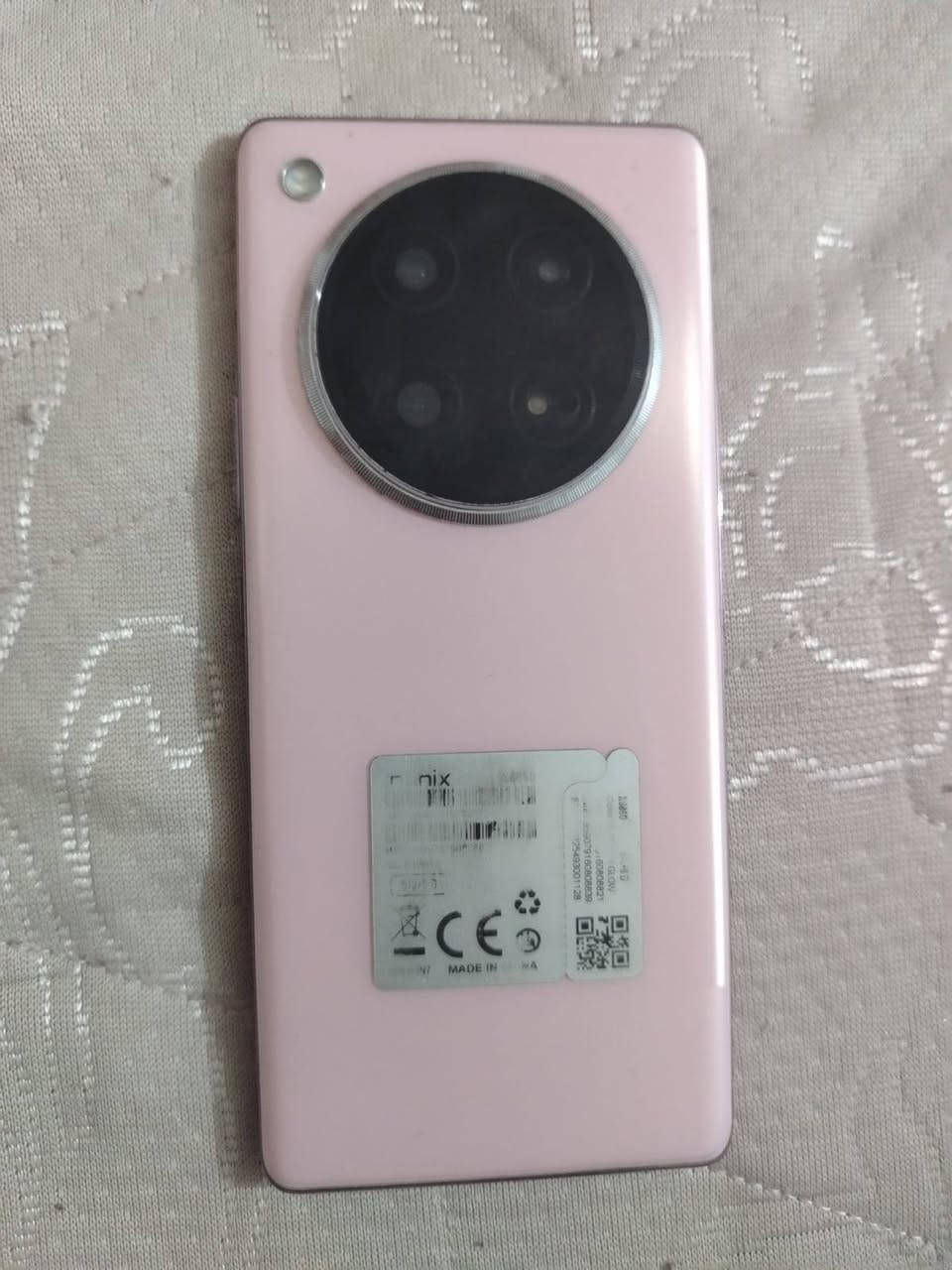 سلام عليكم تليفون لبيع سعره 250
ذاكره 512 كرتونه مالته موجوده 
رقم تليفون ***********
