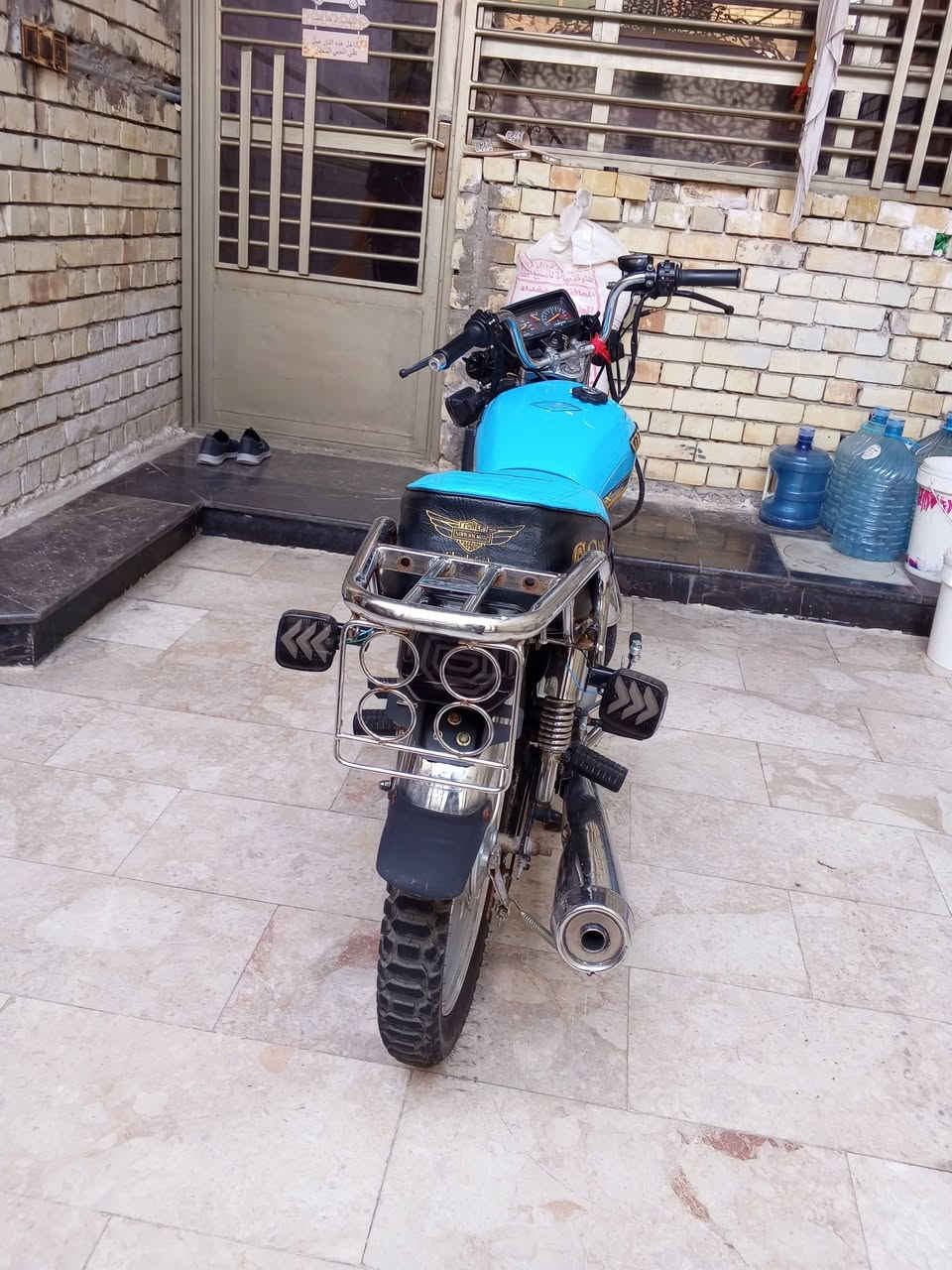 سلامه عليكم شباب دراجه ايراني سونك موديل2023 150s دراجه حلوه او تخبل كامله من كلشي كهربائيات  مكينه ناعمه بس بيها شغله مادري شنو دخت بيها جبت الها باتري جديد او كتف شحن جديد او ما جاي ادير سلف بس من أجطلها على باتري تشتغل سلف كبل فا مادري ليش هاي الحالها بيها فا هاي الدراجات كدامك كامله من كلشي سعرها 600 أو بيها مجال رقم *********** مكاني بغداد  الحبيبيه
