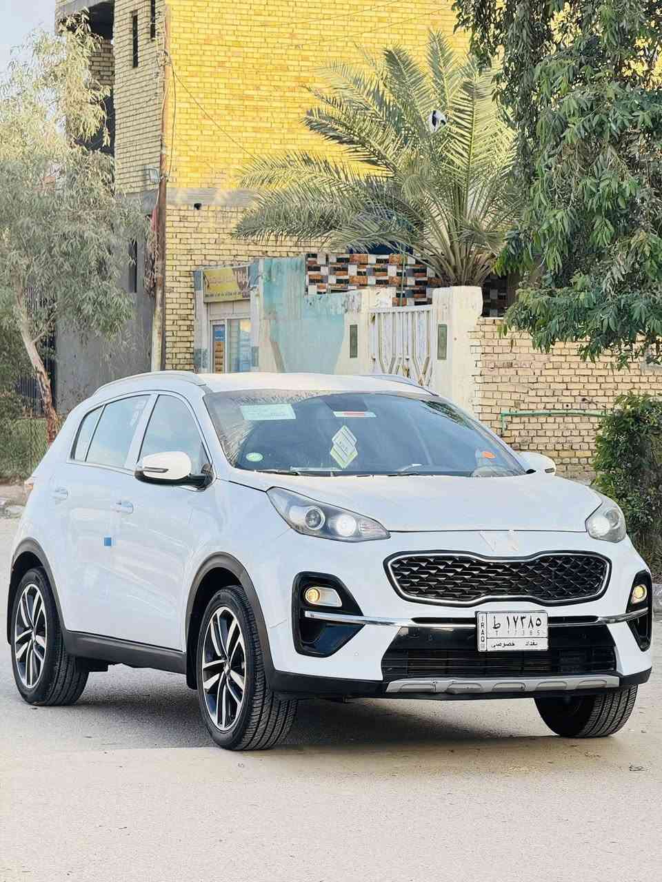 سلام عليكم ورحمة الله كيا سبورتج وراد خليجي  ستلام شركه زيرو موديل 2020 رقم بغداد حره مشروع وطني  بسمي تحويل ثاني يوم سياره كلش جديده وجاهزه سياره مكفوله عده رشه بصيطه بل جاملغ الباقي كفاله مواصفات السياره 
1 محرك. 2000 دوش 
2 شاشه كبيره + كامره دواره 
3 مري شفط + شاره 
4 حساس خلفي 
5 حساس امامي 
6 داخل عسلي 
7 كشن جلد 
8 ويل كب حجم 19 
9 لد نهاري امامي 
العنوان الناصريه المركز  موبايل *********** السعر 180مجال بصيط
