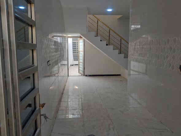 دار للبيع مساحته 120 متر 🟥 بناء حديث غير مسكون 🟦 يحتوي على غرفتين نوم وهول ومطبخ واستقبال وصحيات داخلية وخارجية وگراچ 🟥
⬅️مبني من الطابوق 🔳
⬅️السقف صب كونكريت 🔳
⬅️الأرضية والجدران سيراميك 🔳
⬅️نوع العقار طابو زراعي مرقم 🔲
♦️ غير مسكون مرتب وديكورات♦️
السعر//48 مليون قابل للتفاوض ⏺️

العنوان//كوت --حي الحكيم الاولى-- شارع گاله 🟦
للاستفسار الاتصال على الارقام التاليه ⬇️⬇️
📳📳***********📳📳
📳📳***********📳📳
📳📳*********** 📳📳
مكتب دلالية اهل الديرة للعقار 🏨🏨
