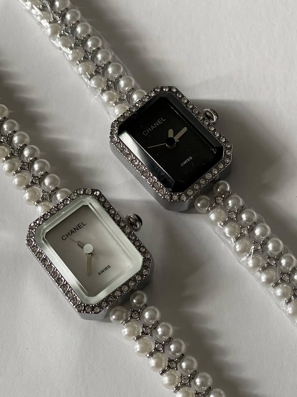 مجموعة ساعات بماركات مختلفة ✨

أناقة عملية وسعر مناسب 🤍
تلبس يوميًا وبكل ستايل 
معدن ستانلس ستيل ، طلاء ثابت 

الاسعار مذكورة اسفل كل موديل .
مرروا الصور لرؤية باقي التفاصيل والموديلات 😍

التصوير خاص بحسابنا 🫶🏻

- التوصيل لجميع محافظات العراق 3 الاف


**إذا كنت صاحب هذا الإعلان وتريد حذفه لأي سبب، رجاءا أرسل رسالة إلى الدعم الفني**