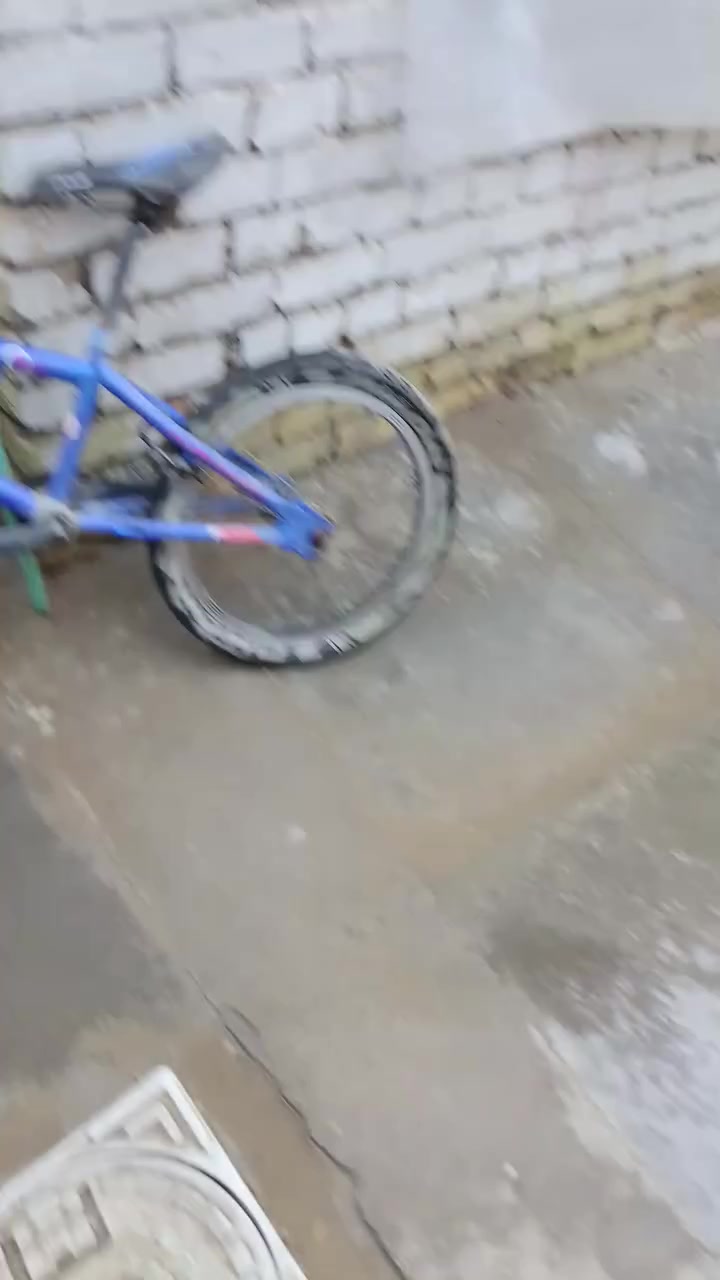 سلام عليكم بايسكل بيم اكس جيني  للبيع  بغير بايسكل اكبر منه حجم 20 اصلي بريك بل مكينه كامل السعر 50 وبي مجال للطيبين مكاني بغداد -جكوك- ***********
