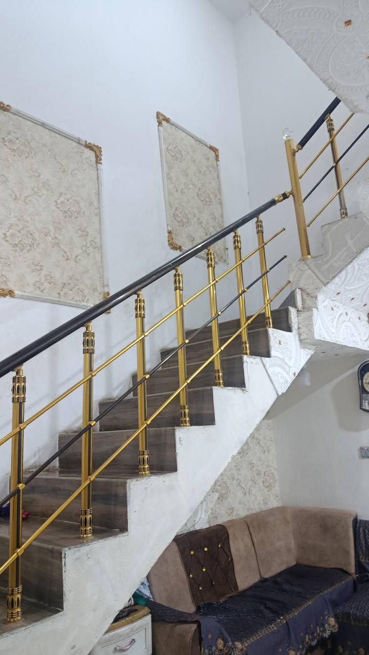 دار للبيع طابقين غرفه وصاله واستقبال ومطبخ وصحيات وغرفتين فوق وصحيات مساحه 115متر مكان حي صدام كيعان علي اسحاق السعر 85 وبي مجال والاتصال على هذا الرقم ***********
