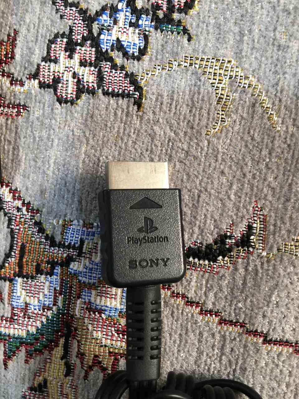 السلام عليكم بلي ٢ اوروبي يشغل ياباني و امريكي و اوروبي
مع ١٢ قرص كامل الملحقات الاصليه من المحوله والكيبل مالصوره واليده كله من شركه سوني اصلي للبيع او للمراوس مكاني السليمانية ماعندي توصيل رقمي ***********
