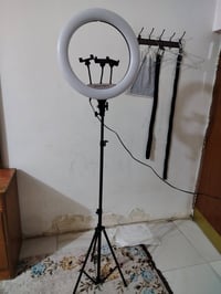 للبيع رنك لايت نظيف  شغال مع ريمونت تحكم عن بعد بالأضائه  الشراي يتصل ...