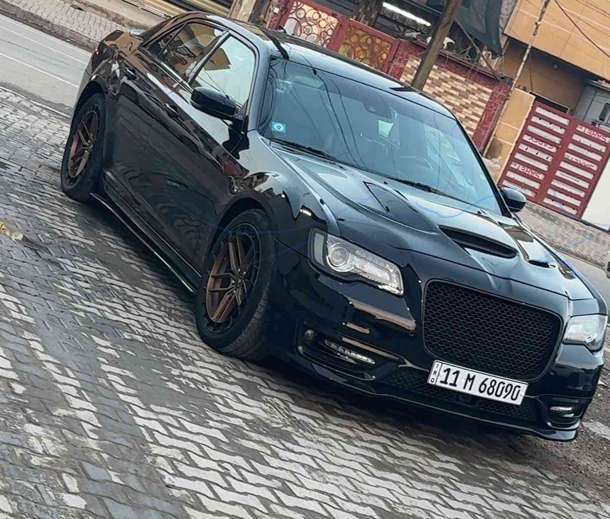 السلام عليكم 

اوباما(كراسلير) 2021
 v8/5700
ماشىيه 41mi 
———
فول مواصفات 
رادر امامي
تحذير تصادم 
قياده ذاتيه مسار
 رادر جانبي 
 حساسات امامي و خلفي 
بردة خلفية
 كشنات  S حضن احمر بلاد 
تدفئة تبريد كشنات امامي
تدفئه كشنات خلفي 
 +ميموري 3وضعيات 
 السيارة بنوراما 
و شادله زوج تايرات قبل اسبوع 
 وباقي مواصفات الفول المعروفه
———
الأضافات
شوته afe 
دركة RPM كاربون فايبر 
ويل تايتن ريسنك امريكي
هدرز امريكن ريسنك 
دبات موبار 
بوابات للأكزوز 
انارة داخلية  متغيره احدث نظام
اويل كاج كان
بنيد srt ٣ فتحات + بنيدها الاصلي موجود سليم100% تاخذه ويه السياره
 دفيوز خلفي +لحيه جانبيه 
——— 
الحادث فقط قبق جنطة مبدل بدون دواخل  

مكانة بغداد
——-هزة وسنوية جديدة
السعر 33 الف 
الشراي يتصل تحياتي الكم ***********
