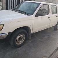 نيسان • ٢٠٠١ • بلا مشاكل