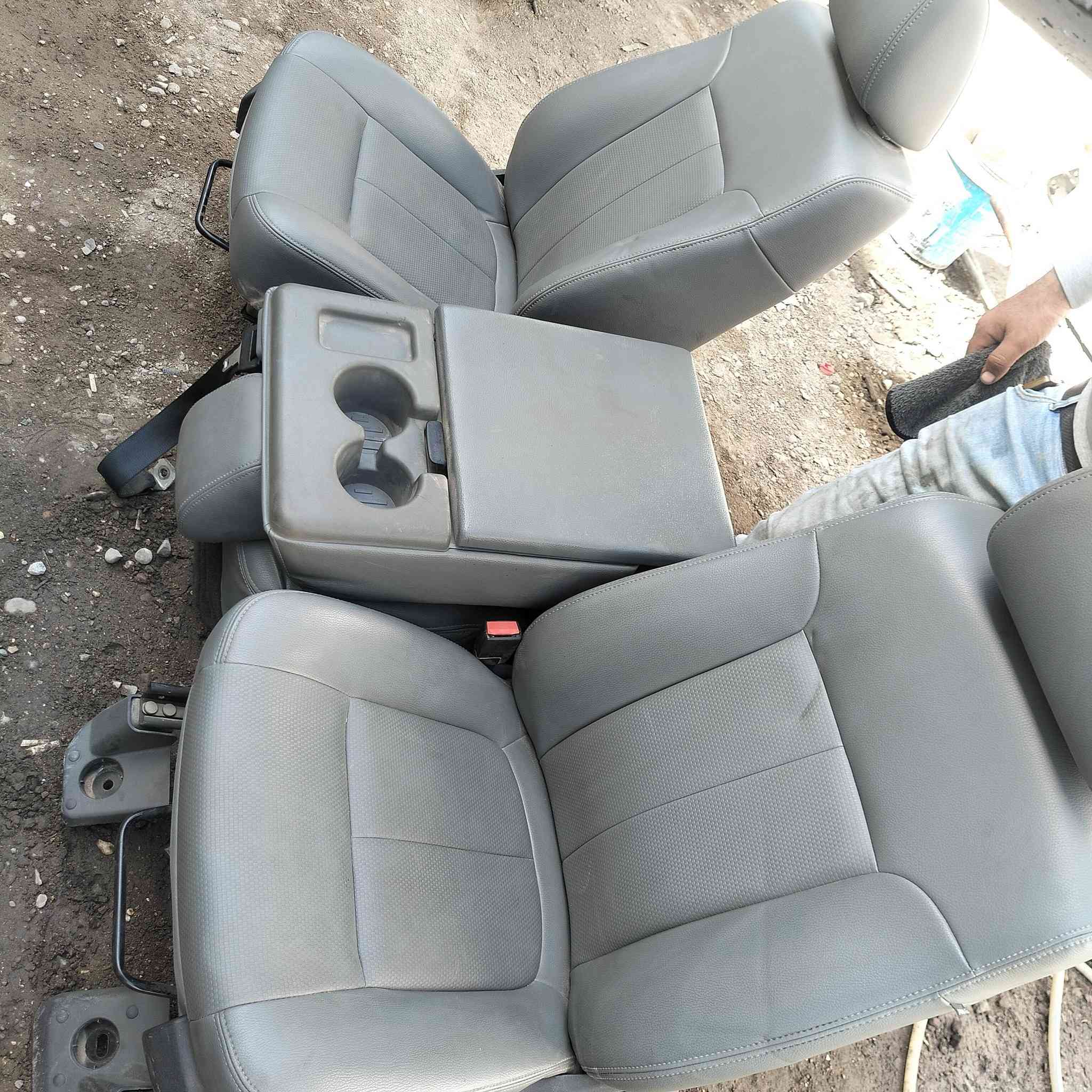 سلام عيكم كشنات بس امامي سعر 5ورقات ***********
