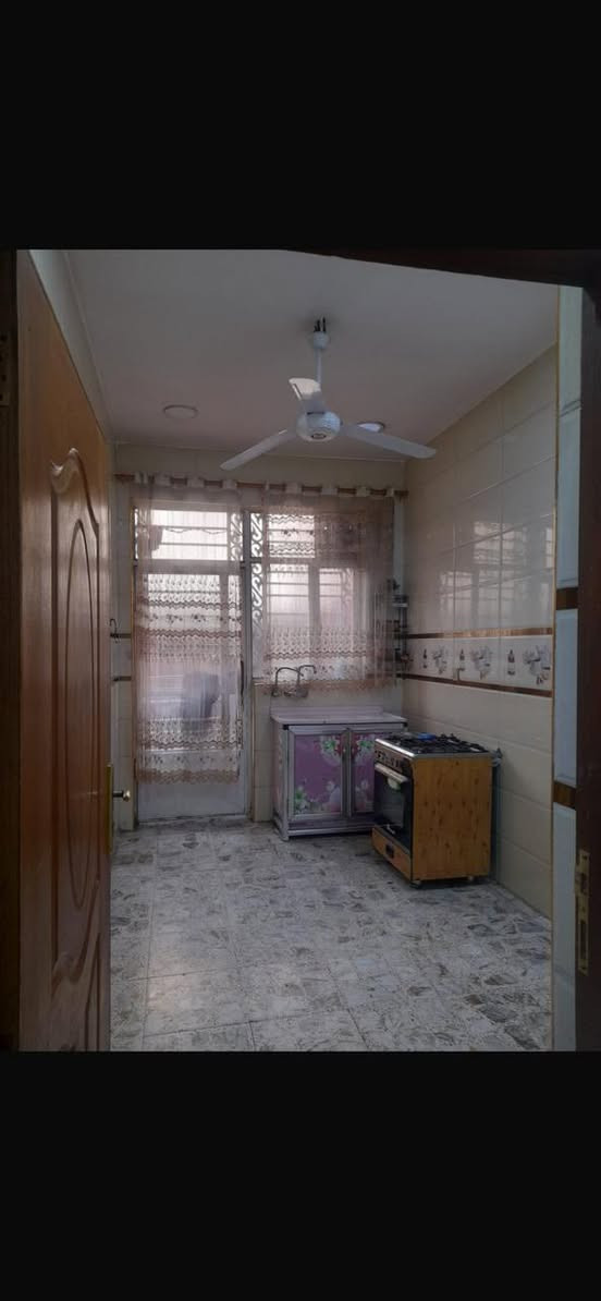 السلام عليكم
مشتمل للبيع 75 متر 
طابو صرف زراعي مثل ما مكتوب ب السند
الواجهه 6.75 متر
النزال 11 متر 
صحيات خارجيه 
الطابق الاول
مدخلين 
1.مطبخ
2.استقبال 
3.صاله معزوله 
4.منور وصحيات معزوله عن الصاله
الطابق الثاني
1.غرفه
2.مخزن
3.سطح
السطح مأسس كهرباء وشيش اذى تحب تكمل بناء
يعني البيت طابق ونص جديد ونضيف 
السعر 130 مليون 
الموقع الشعب مقابل محطة وقود سما بغداد ب الضبط 
يعني بينك وبين الشارع 3 دقايق او اقل 
***********
