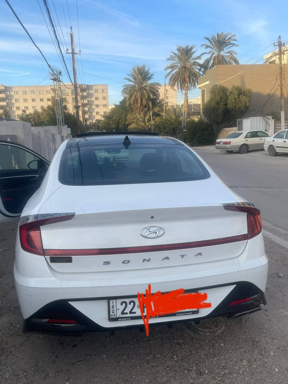 السلام عليكم سوناتا 2021 SEL  وارد امريكي معروفه فول مواصفات عده التقديم والتحريك بلبصمه السياره كامله ونضيفه فول حادثها باب الصدر مبدل اصلي السياره ماشيه 186 الف سياره نضيفه وكامله مكان السياره بغداد سعرها 174 
***********
