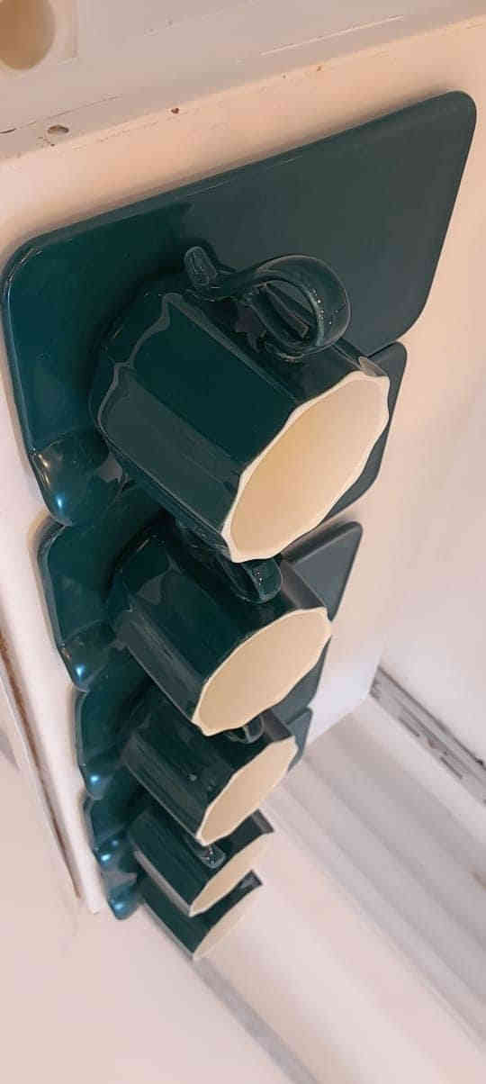 فناجين او كوابة خاص لضيوف دزاين حديثة السيت متكون من ٦قطع سعر السيت ١٣ ألف. محل البركه للفرفوري سامراء دوانم المعمل شارع المكاتب قرب جامع الحمزة مقابل ماركت مروان يوجد توصيل داخل سامراء ٢٠٠٠ وخارج سامراء ٥٠٠٠ رقم الهاتف ***********
