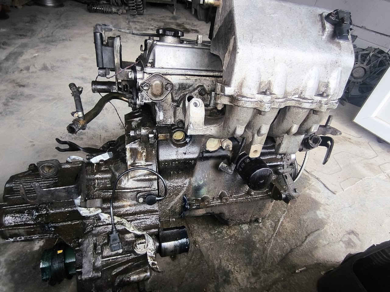 السلام عليكم مكينة للبيع
مكينة سايبة للبيع شرط الشغل 

مكينة كاملة الغراض الناقصة(دينمو...سلف...بخاخات) فقط
استفسار .......***********
