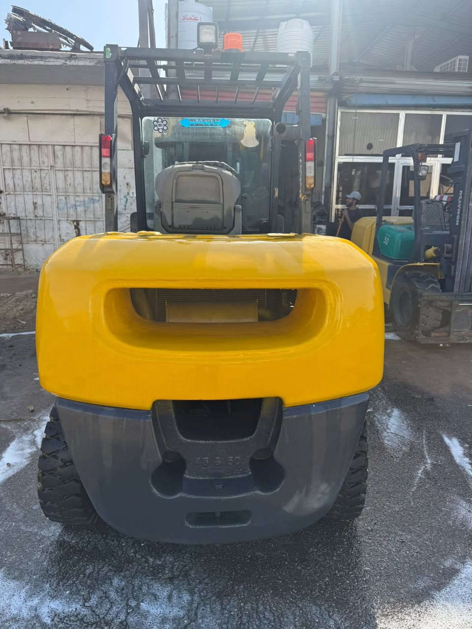 للبيع رافعه شوكيه 5 طن موديل 2007 اصل مكينه كمنز سوبر كير نمرتين الرافعه جاهزه للاخير بوجه للشغل مكاني البصره صناعيه حمدان *********** مامتواجد عل فيس اتصال
