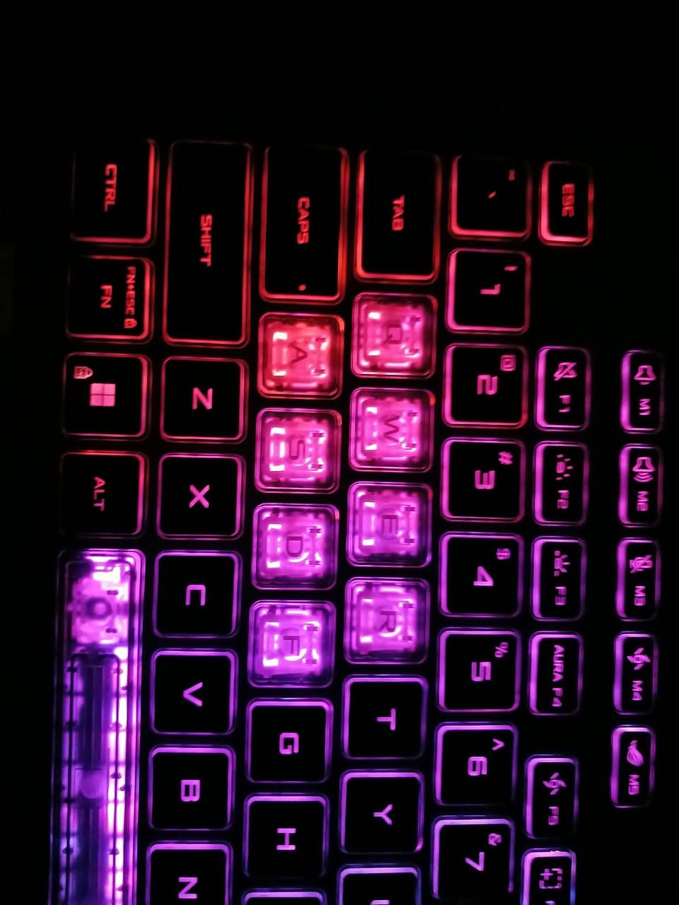 لابتوب ASUS ROG Strix مستعمل بحالة ممتازة  صحة البطارية 94%
السعر: مليونين و 140 الف ثابت وغير قابل للتفاوض
 الحالة: مستعمل
 الماركة: ASUS  الموديل: ROG Strix G614FM-WS94
للاطلاع على المواصفات الكاملة للموديل، ممكن البحث عنه بالإنترنت.
 المعالج: Ryzen 9 9955HX 275HX 
 سنة الإصدار: 2025
 الرام: 16GB DDR5
 التخزين: 1TB SSD NVMe
 الشاشة: 16 إنج WUXGA/FHD+ (1920×1200) مع تغطية 100% sRGB وألوان دقيقة.
 كرت الشاشة الداخلي: Shared 8GB
 كرت الشاشة الخارجي: RTX 5060 8GB (TGP 115W)
 كيبورد RGB كامل الإضاءة
 السعر النهائي: ملیونین 140 الف  ثابت
 الموقع: أربيل
 للتواصل: *********** WhatsApp
