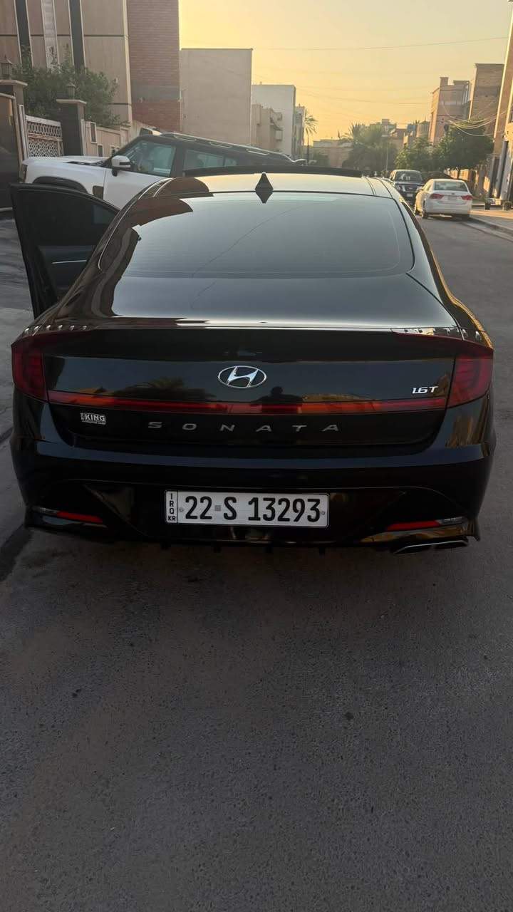 السلام عليكم
سوناتا 2022 فول مواصفات 1/1 

بنوراما 

بصمه 

دخول ذكي 

مكينه 1.6t

سماعات bosses 

حادثها جاملغ وباب 

سيارة كلش نظفيه 

ماشيه 33 ميل

رايدها 160  

***********
