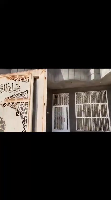 دار للبيع طابقين المساحه 210 متر طابو صرف زراعي تحويل مباشره يحتوي الدار على اربع غرف نوم مطبخ استقبال وصاله وصحيات داخل وخارج العنوان بدايه النيل تبعد عن الجزائر خمس دقائق بالسياره السعر 115 وبيها مجال الرقم ***********
