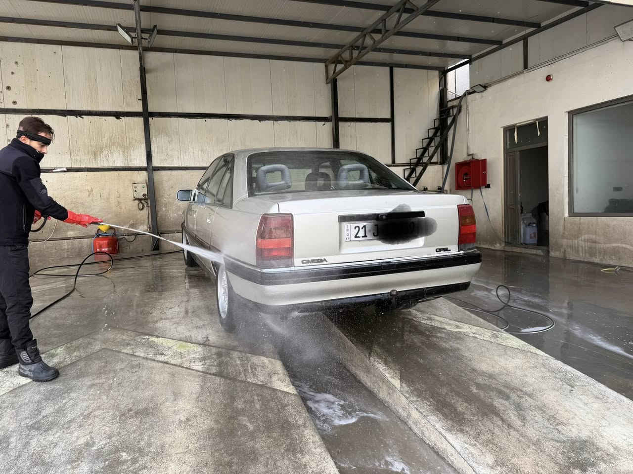 اوبل مودیل ۱۹۹۳
مواصفات  اصل غاز absكوشن هيتر   
مكينة ٢٠
٤تاية  جديد
سنوية  جديد باسمي بدون دعم
مكان سليمانية
رقم موبايل ***********
