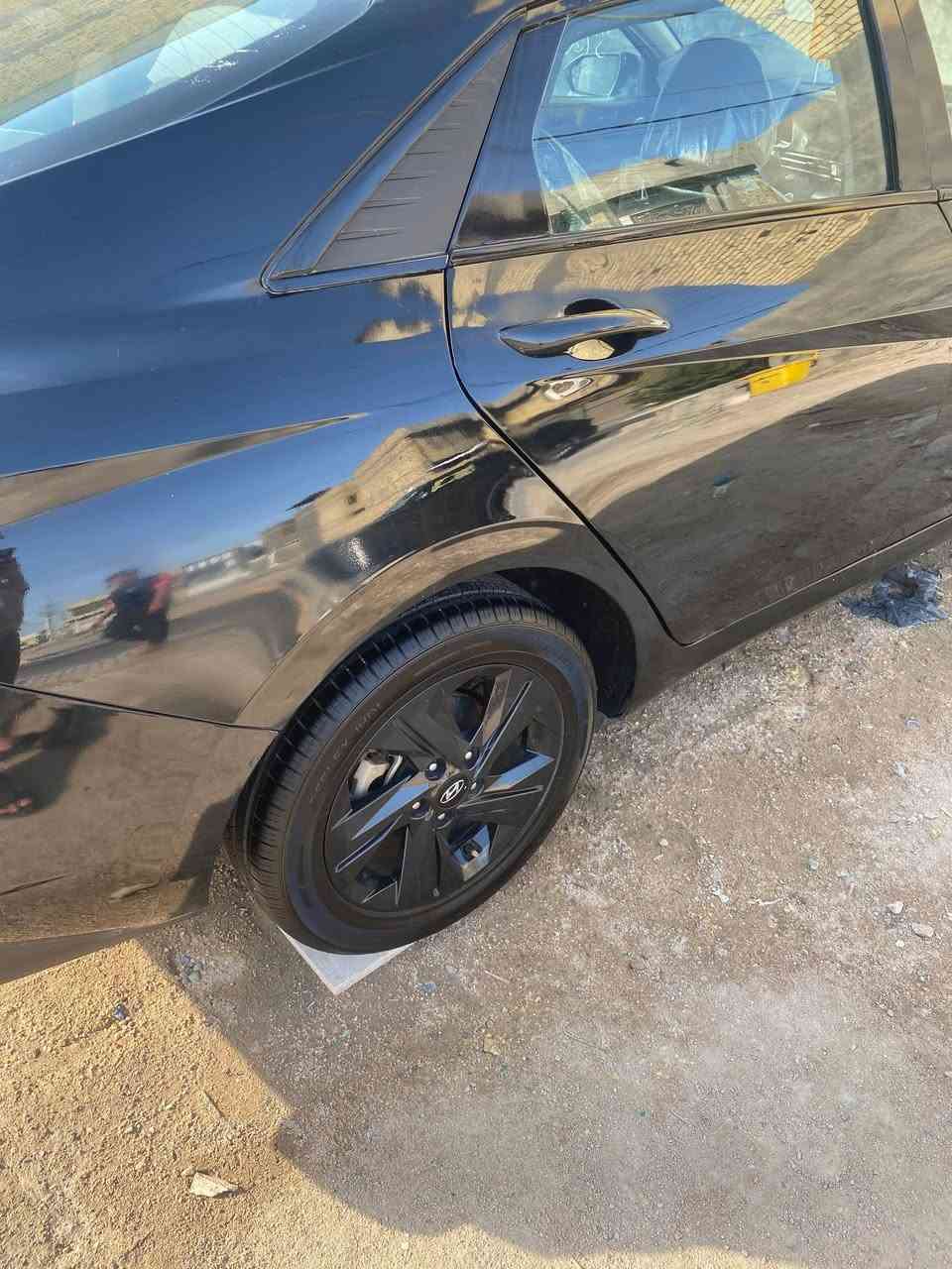 السلام عليكم
النترا ٢٠٢٣ بصرة حرة 
فول عدا الفتحة 
مكينة ٢٠٠٠ دوش
مواصفات sel 
كفالة عدا البنيد بارد بسيط بدون دواخل ولا ايرباك 
ماشية ٣٧ كيلو وليس ميل 
البصرة مناوي لجم 
جاهزة كير مكينة حدادة تبريد
 نقص زوج تايرات خلفي 
السعر ١٣٨ قفل من الاخير مستعجل على البيع
***********
