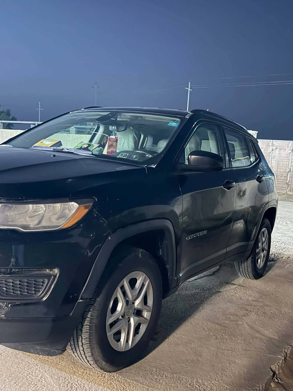 جيب كومباس 2017
***********
رقم ميسان 
سنويه 28
حادث بسيط 
السعر 115وبيه مجال

ماشيه 71  ميل  فقط  
الاتصال عل الرقم   
 مكلف بلنشر
