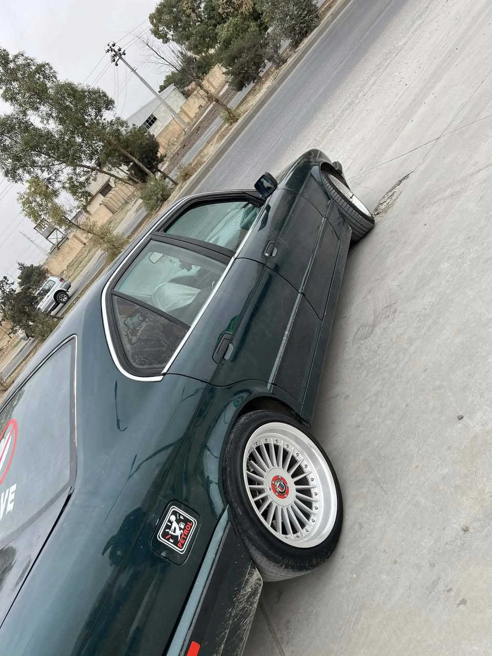 BMW بۆ فرۆشتن 
مۆدیل 1993 /525

گێڕ تۆماتیک 

سلاید 

دو جام کارەبا 

ئاوینە گوی بەرخ

ئارم دهۆک 

بەشەرتی ئارم ئەوەلیات 

گیڕ و مەکینە بەشەرت

سەیارەکە وەک رەسمەکان جوانە 

سعری 43گەلاو مەجالی کەم 

شوین تەکیە 

ز.م ***********ڤایبەر
