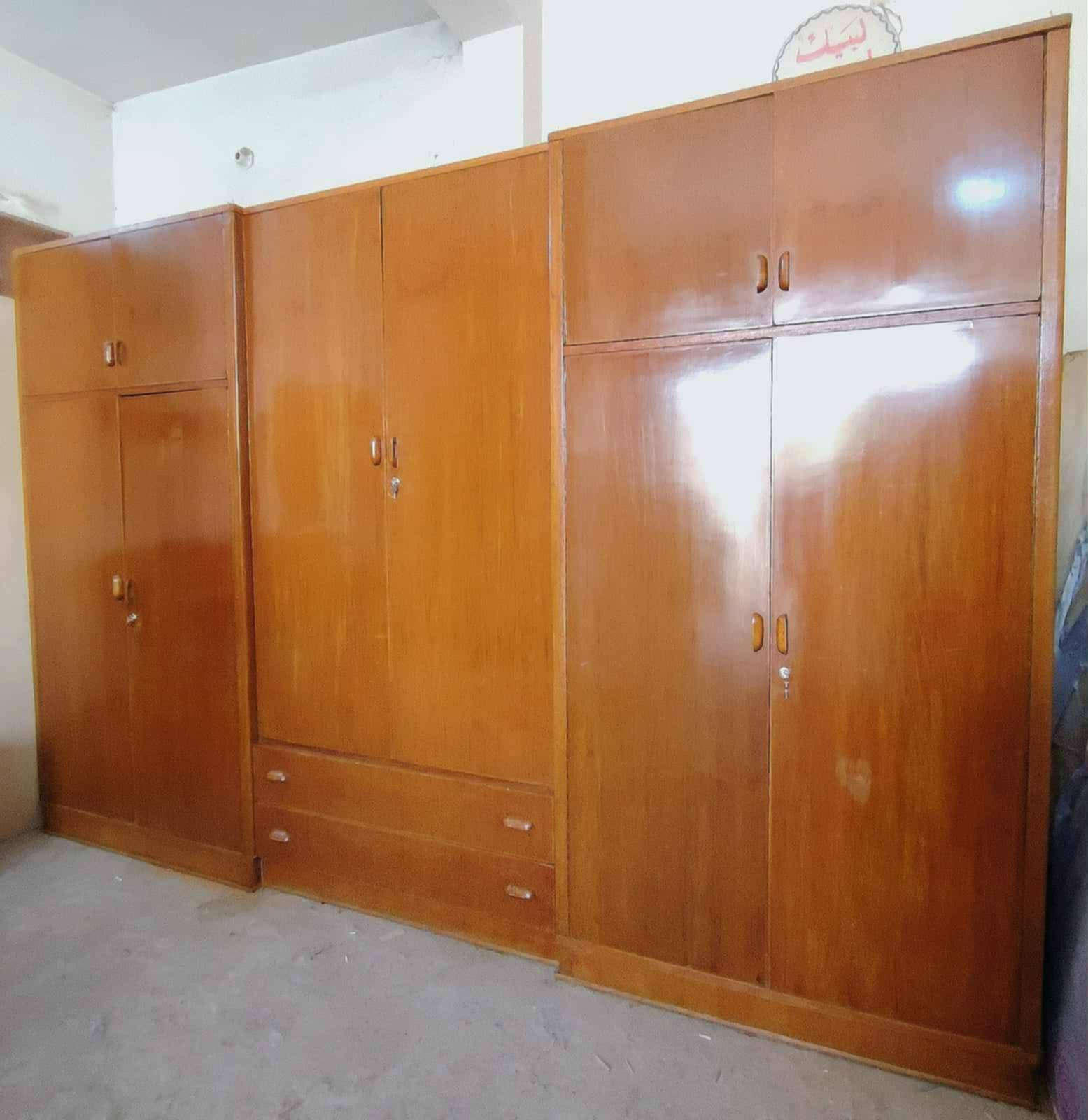 غرفة نوم نضيفه للبيع 600وبيها مجال***********
