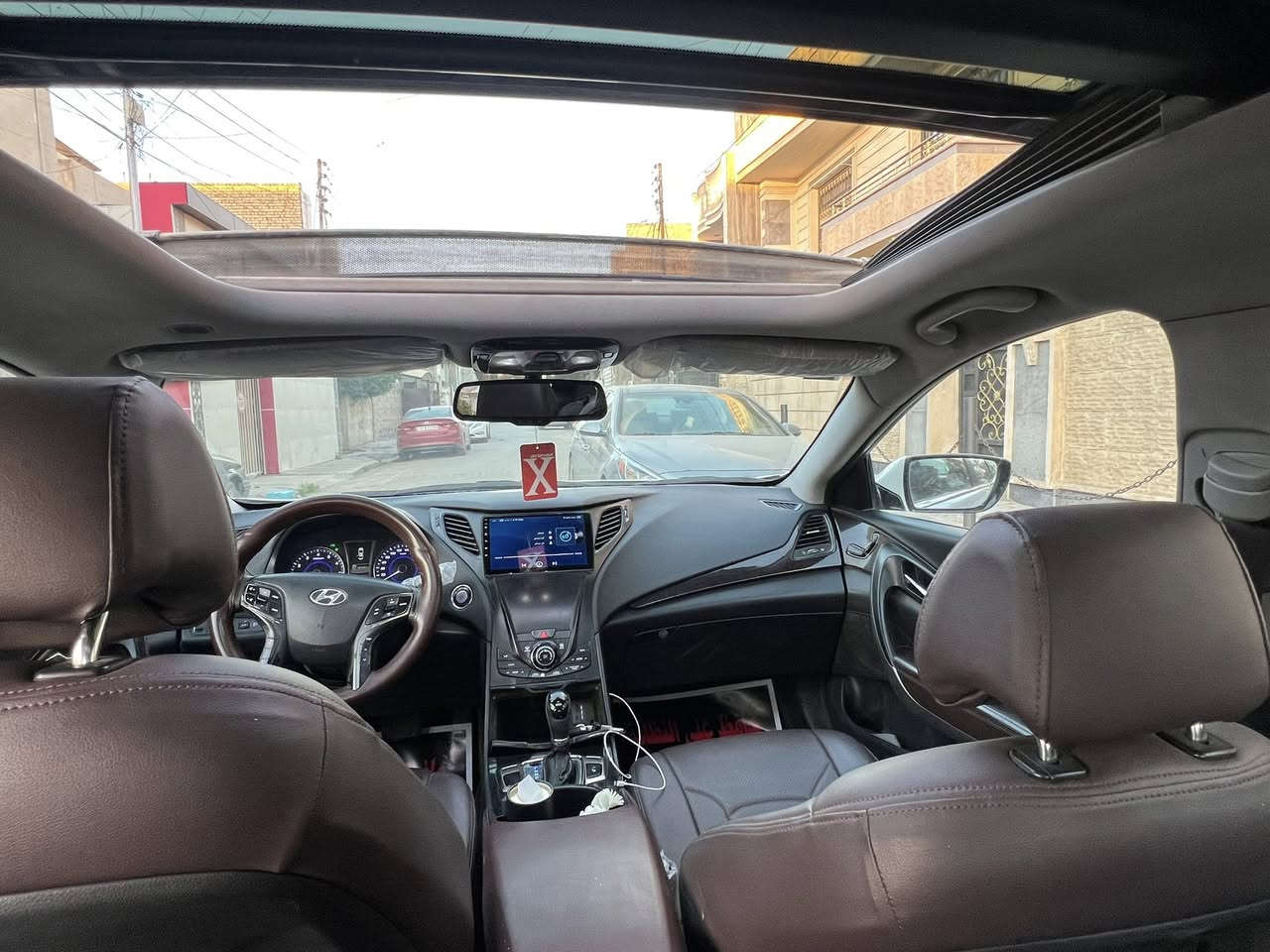 السلام عليكم
هونداي ازيرا موديل 2014 خليجي فول مواصفات1/1 بانوراما مكفولة من الصبغ محرك 6 سلندر رقم بغداد سنوية بأسمي  بيها بارد بسيط موضح بالسونار 
السعر 137$ 
رقم الهاتف:***********
المكان:بغداد
