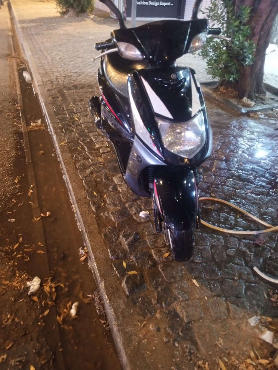 السلام عليكم شباب
دراجة سكنس نثية لبيع 
دراجة حلوه ونضيفة عارضها ب450 مكان العبيدي 
للاستفسار *********** موجود واتساب
