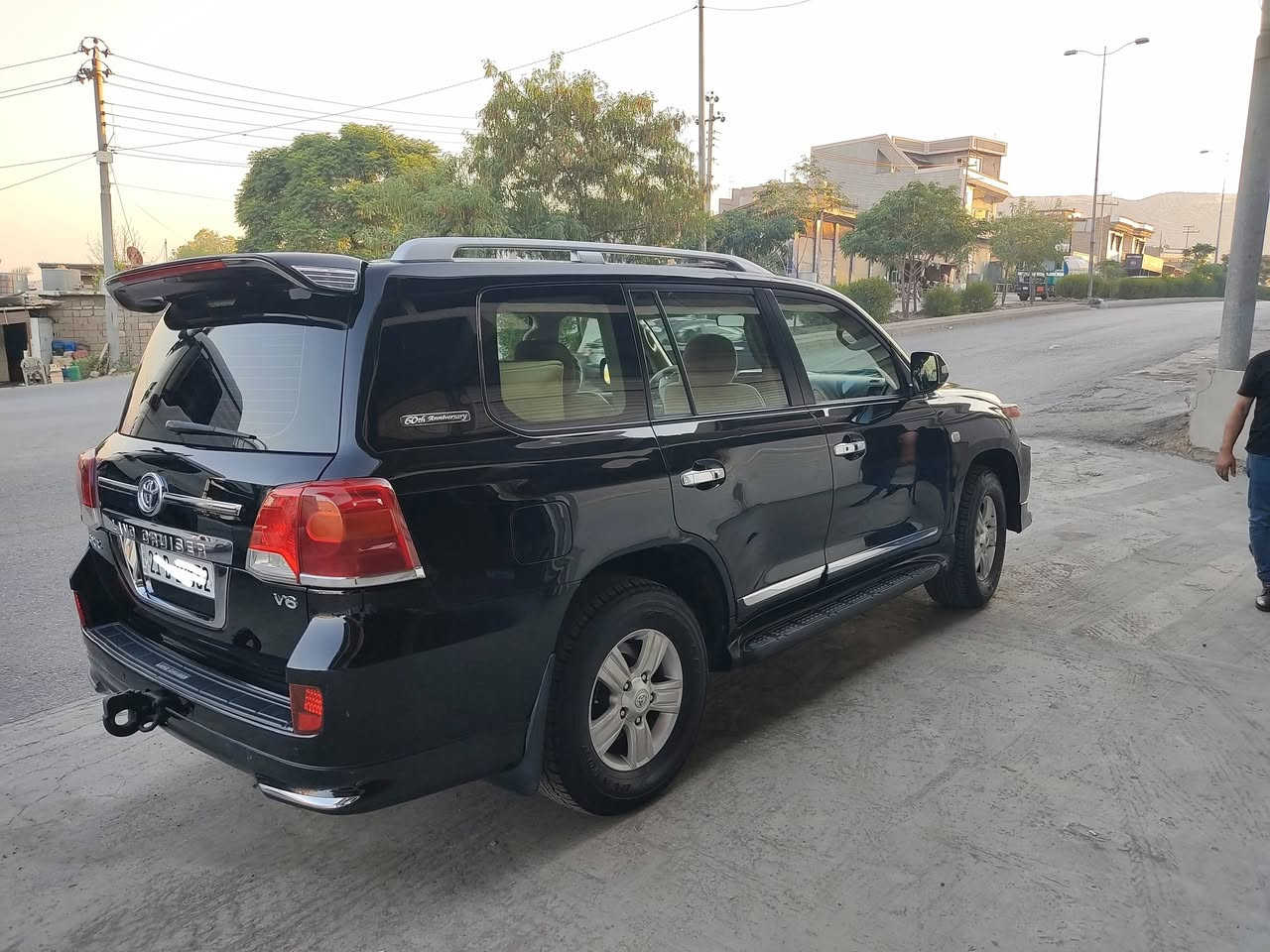 لاندکرۆس 2011کامل کراوە بە2014مەکینەو گیڕی بەشەرت فول مواسەفات بی بۆیاخ سعری293گەڵا شوین سلیمانی***********    ***********
