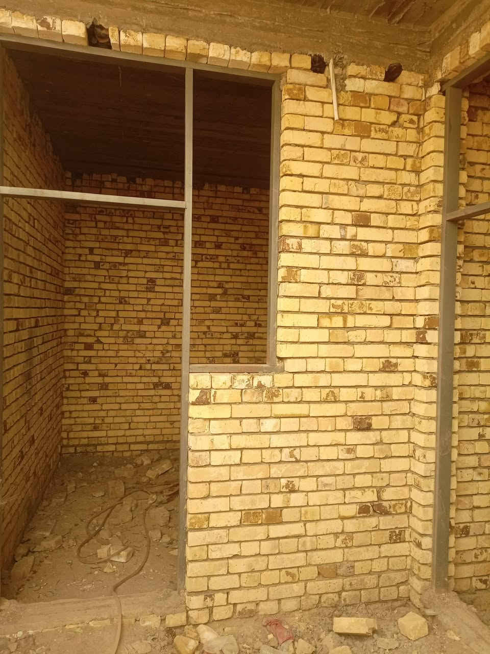 بيت للبيع 100 متر خلفي هيكل طابقين بناء كونكريت مسلح طابوك طابو الاول غرفه وصاله وديوانيه ومنور وصحيات واستقبال الطابق الثاني غرفتين وصاله طابو صرف ثاني يوم المداور ثالث بيت عن الركن عن شارع 20 الرئيسي العنوان الكامل تضحيه نهايه الشارع العياده حي الكرامه السعر 58 رقم الهاتف ***********
