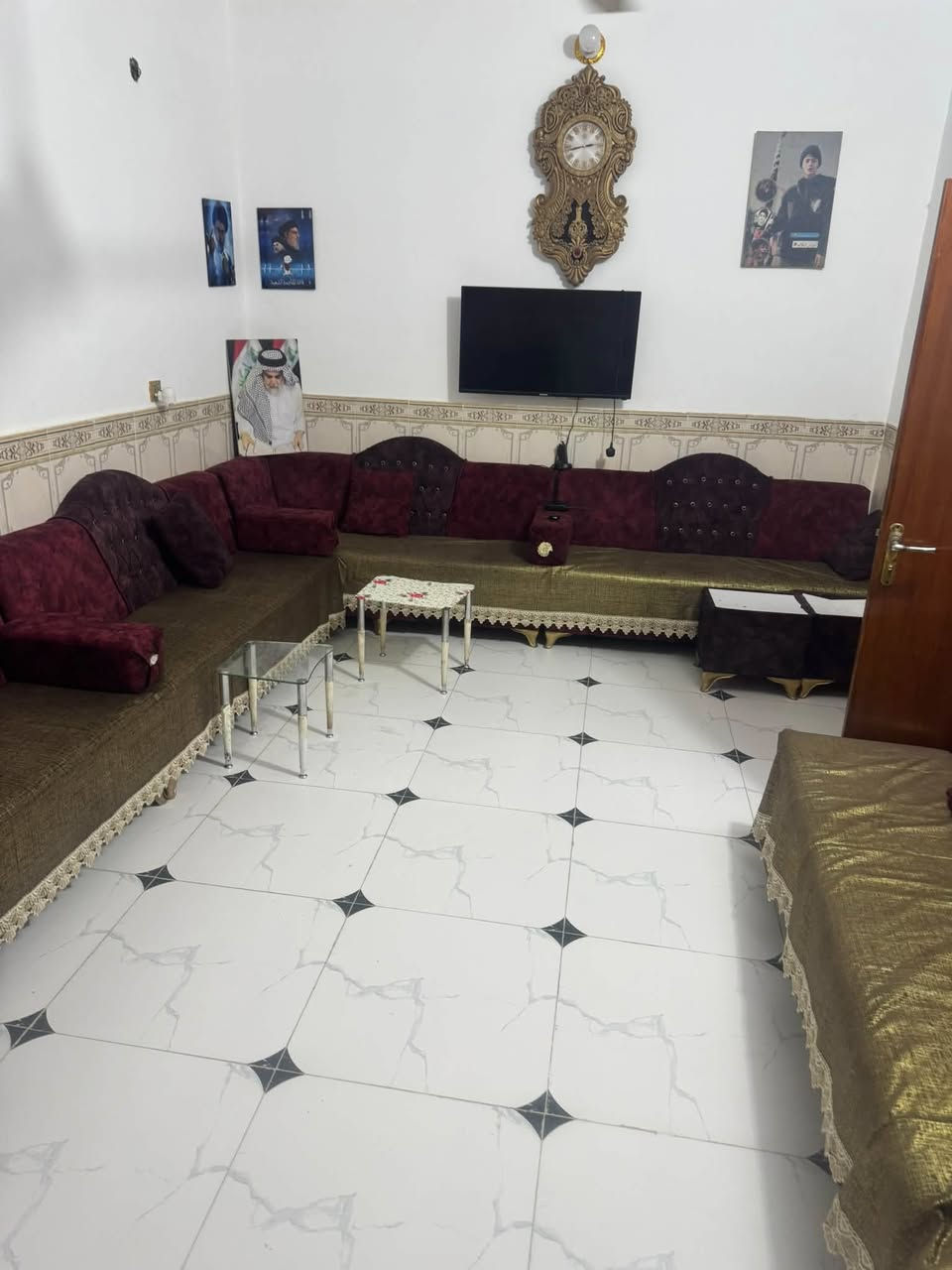 السلام عليكم بيت للبيع مساحة ٢٠٠ متر بناء قديم عكاده ترميم جديد جاهز لسكن يتكون من اسقبال +صاله+هول+غرف نوم 2+ مطبخ + صحيات داخليه وخارجيه العنوان حي اريدو خلف مجمع الكفيل قرب ساحة شريف السعر 195
***********
