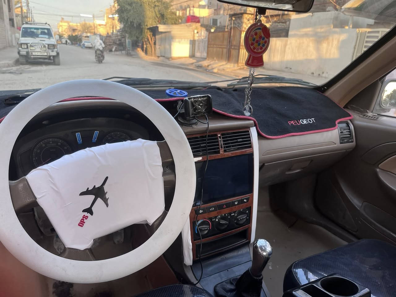 السلام عليكم بيجو لميس 2016
صبغ عام  بدون اي حادث
صدر امامي جديد
صدر خلفي جديد
تخم نوزلات جديد
تخم بلكات جدد
شاشة حديثه كار بلي 
دوشمه نحلة 
سيارة بدون نقص 
بسمي 36 وبيها مجال بسيط
مكاني بغداد شهداء العبيدي
***********
***********
