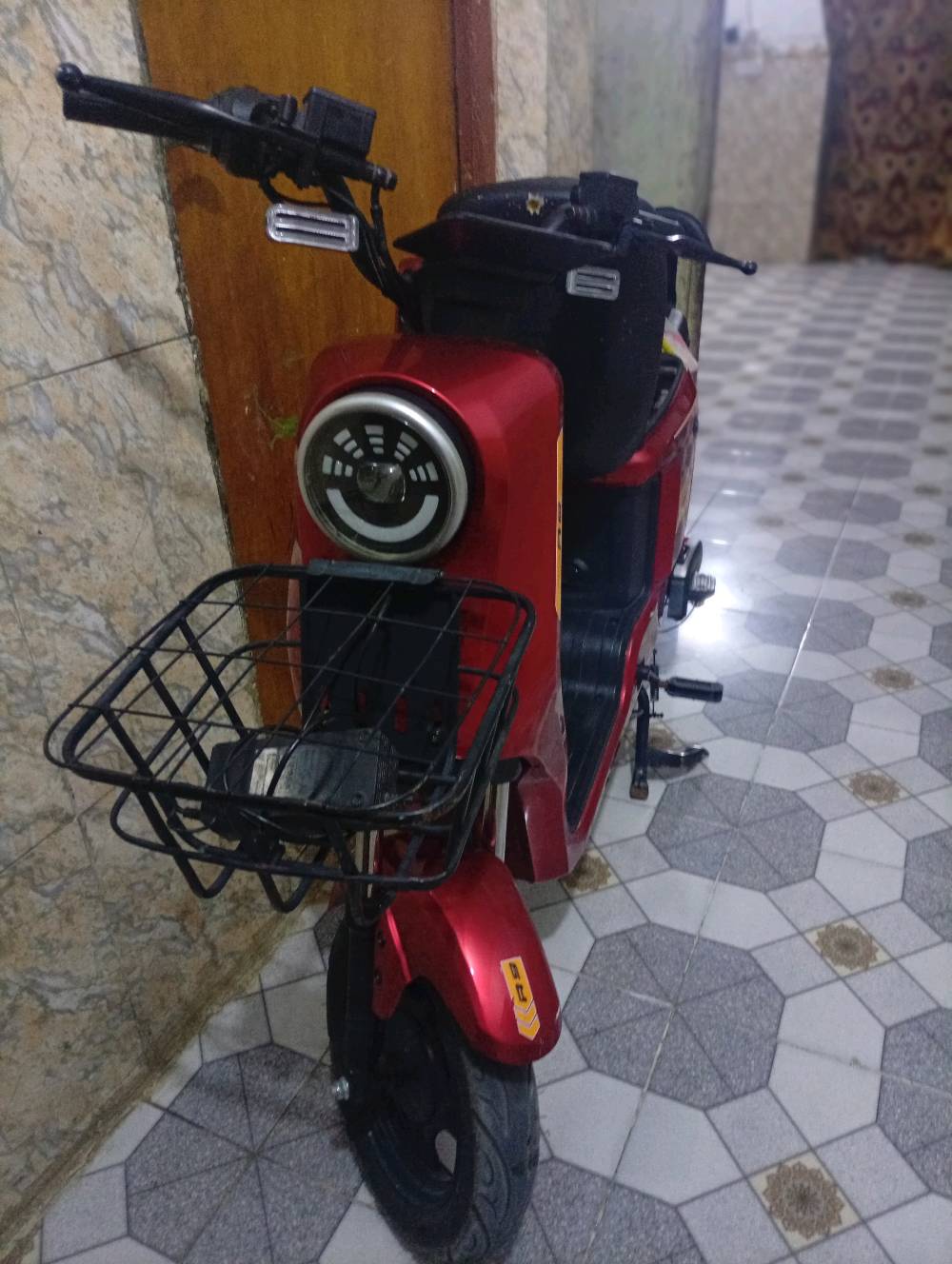 دراجه شحن للبيع دراجه نظيفه والسعر مالتها مناسب بطاريات نظيفات السعر مالته 450 وبيها مجال غاليه رقم الهاتف ***********