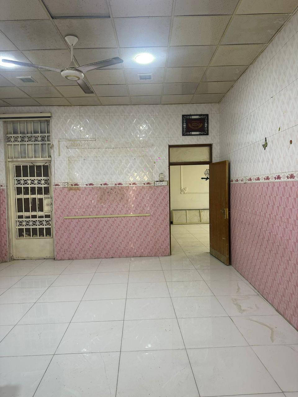 للإيجار ...
دار سكن ...
التقية 2 ... 
قرب المركز الصحي ...
طابقين كونكريت 200m ...
----------------‐------
3 نوم
2 صحيات 
مطبخ
استقبال
2 صالة
كراج
حديقة
--------------------
البيت جدا نظيف 
--------------------
الايجار الشهري 500,000 دينار
--------------------
للاستفسار ماسنجر 
إتصال / واتساب ***********
