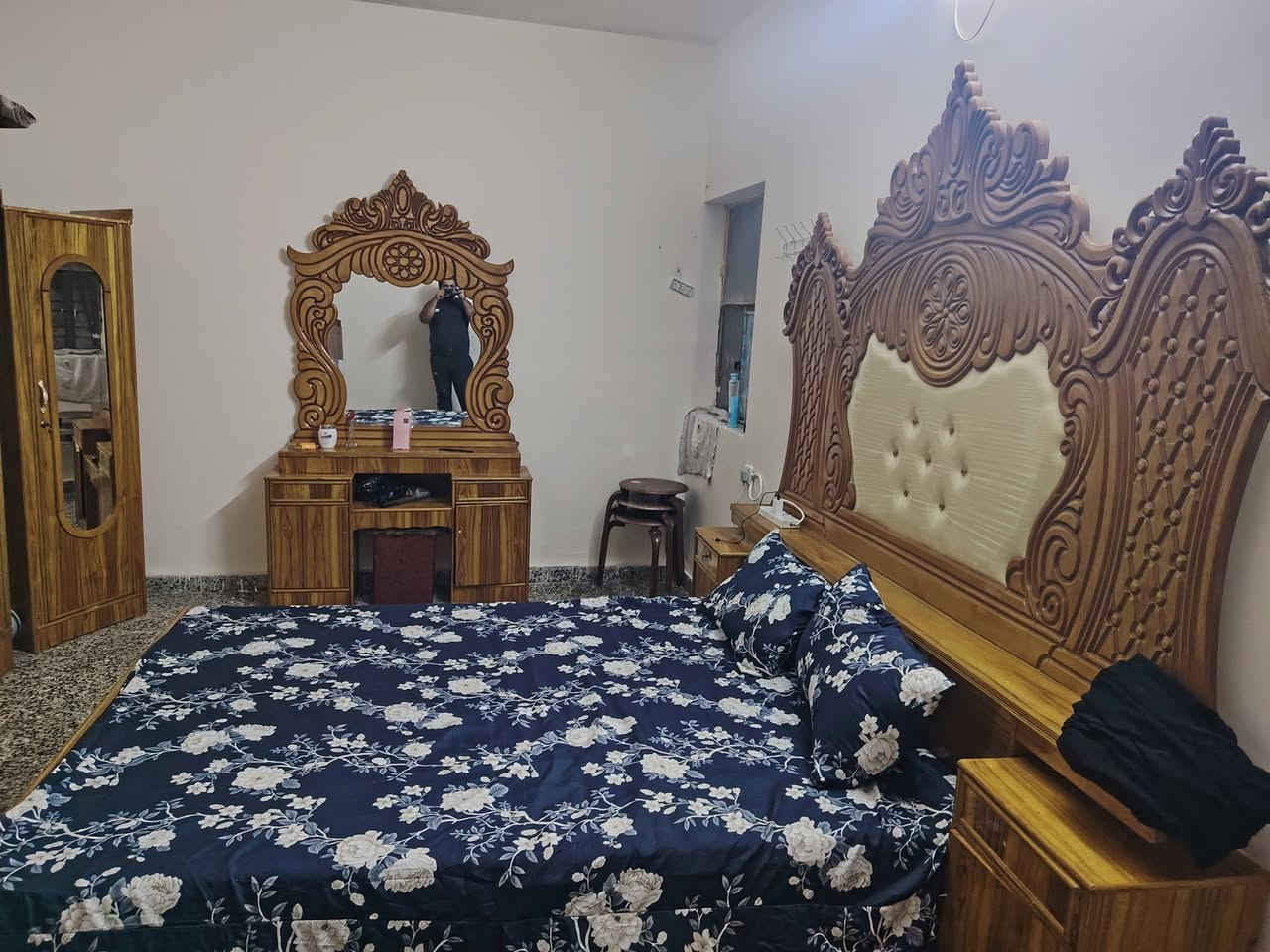 غرفه نوم صاج عراقي جديده لوك ٦ ابواب  نضافه ١٠٠٪
للاستفسار ***********
