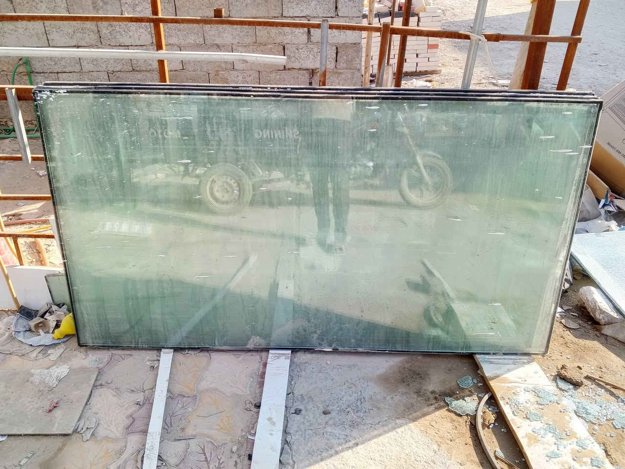 السلام عليكم جام للبيع العنوان نجف ***********
