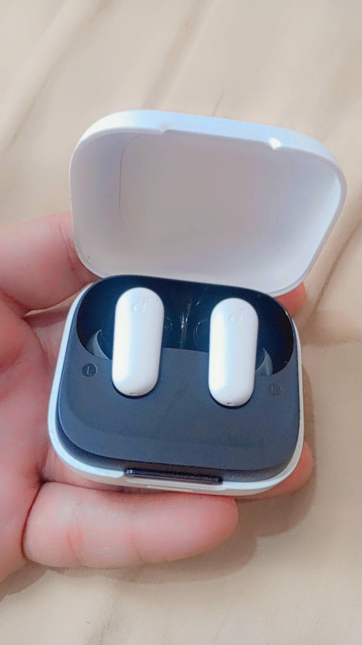 سماعه بلوتوث soundcore R50i NC سماعه نضيفه ولعزل بيهه فلولل مصارلهه هواي وستعمال قليل وشحن بيهه يطول يوم كامل ما عده القاعده مال سماعه تطول ٤٨ ساعه السماعه صارت عليه هيه ولحافضه ٥٠ رايدهه ٣٥


**إذا كنت صاحب هذا الإعلان وتريد حذفه لأي سبب، رجاءا أرسل رسالة إلى الدعم الفني**