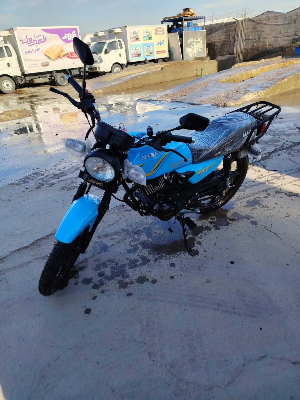 سلام عليكم.
دراجه 5 گير زيرو مكفوله موديل 26 الشكل الجديد ناعمه ومابيه اي رجه   ماشيه 60 صار 4 ايام  اخذته مليون وميه اريده مليون مكان شعب سريدات ***********
