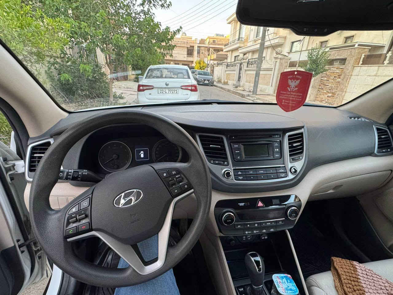 توکسون ٢٠١٨ کوری بێ بویاخ بێ ساردی 
بەسفری لە کومپانیا دەرمان کردوە تا ئێستا لای خومانە ١٩٨ هەزار ڕویشتووە گێڕو مەکینەی زور خاوێنە بەشەرتی فەحس نەکراینەوەو نەگوڕاینە .

نرخی ١٨٣ مەجال
واتساب *********** أربيل, العراق
