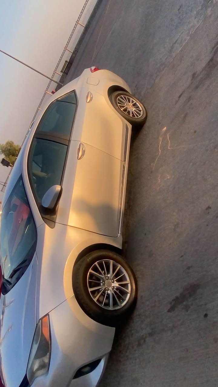 تويوتا كورولا موديل ٢٠١٦) 
حيزام صبغ بدون دواخل 
گير و محرك ب شرط 
تحويل و وكاله ب شرط 
عليها ٤٠٠ الف غرامه تنزل من السعر
مكان السياره عقره 
رقم تلفون (***********) اكر, نينوى
