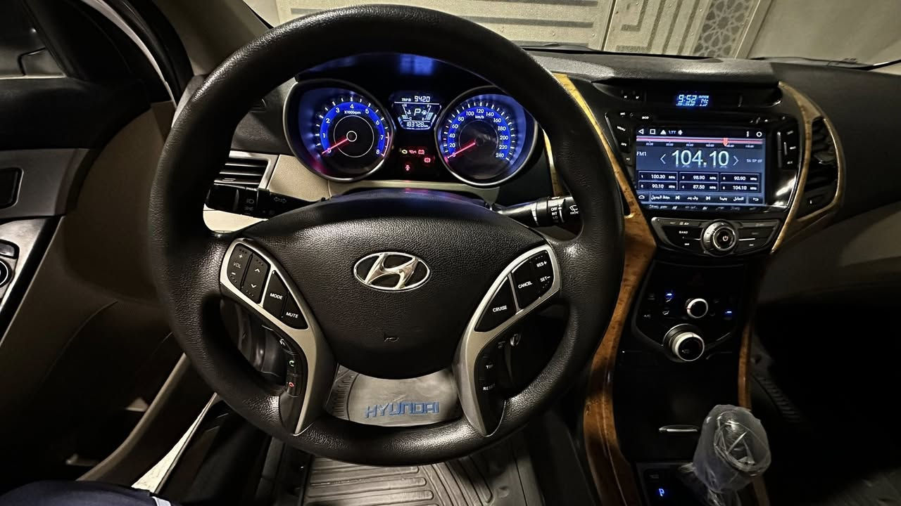 السـلام عليـكم .. هونداي النترا 16 خليجي
فئة limited 
لد امامي خلفي 
فتحه سقف
محرك 1.8
فول تحجم ستيرن
تدفئة تبريد شغال
جنطه والارضيه مغلف جلد
مري اوتوماتيك
تخم ويل كب (5)
سنويه باسمي 
الدعاميات والدوسات مصبوغه
الكازكيت امبدل اصلي 
وبيها بعض الملاحظات البسيطه 
سياره نظيفه وعلى ايد وحده
السعر 133
