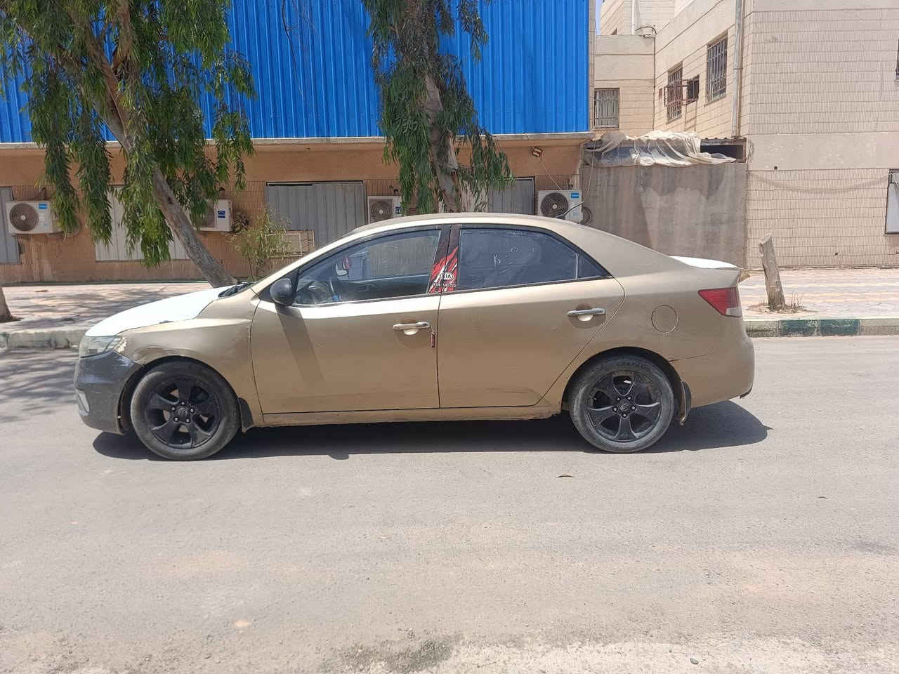 السلام عليكم سياره سيراتو موديل 10 
محرك 1600
رقم نجف بسمي تحويل مباشر تبريد شغال ثلج 
سياره مصبوغه عام جماليه كل ما بيه ضربه قويه
ترهم مراوس وبيع 
*********** وتساب

