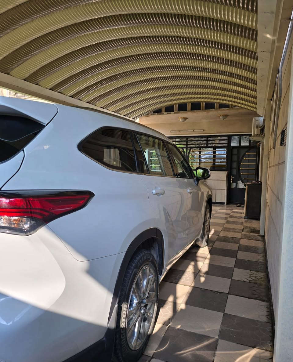 السلام عليكم للبيع هايلاندر Limited 2023
ماشية 27 الف ميل قابله للزيادة السياره مليانه مواصفات 
تبريد تدفئه كشنات 
فتحه 
جنطه كهرباء 
شاحن وايرلس 
خمس كامرات 
رادار أمامي وخلفي وجانبي 
الستيرن هيتر والمري هيتر 
مكانها بغداد 
‏***********
