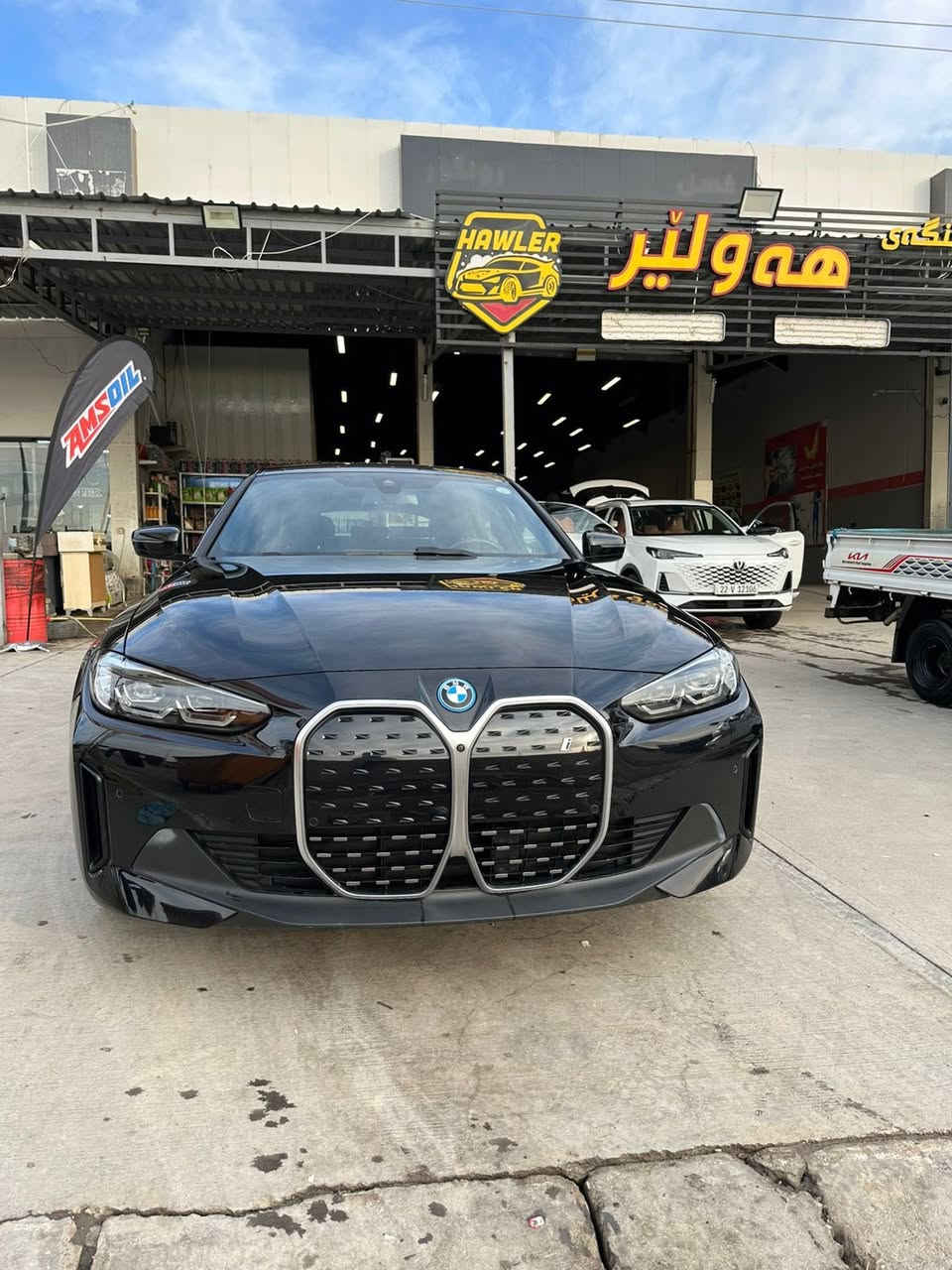 للبيع
BMW i4 eDrive35 
موديل 2024 
السيارة كهرباء بلكامل 
ماشية - 15665الف

.
‏‎بطارية ليثيوم ايون بسعة البطارية 84 (KWH) تقطع في الشحنة الواحدة ما يقارب الـ 500 كيلومتر
‏‎مدخلين شحن AC / Dc
‏‎الاضافات:
‏‎• فتحة سقف
‏‎• هاند بريك كهرباء مع نظام اوتوهولد
‏‎• عدة انظمة قيادة: Comfort / Sport / Eco Pro 
‏‎• هاند بريك كهرباء HOLD AUTO
‏‎• مقاعد جلدية فاخرة: كهربائية مع ذاكرة تخزين وضعية الجلوس
‏‎• تزيينات كاربون فايبر داخلية
‏‎• شاشة ثنائية منحنية مقاس 14.9 بوصة لنظام المعلومات والترفيه و 12.3 بوصة لشاشة السائق
‏‎• الشاشة تدعم التحكم بالأوامر الصوتية واللمس وإيماءات اليد Gesture Control وتدعم آبل كاربلاي وأندرويد أوتو
‏‎• ماوس للتحكم بالشاشة
‏‎• نظام ملاحة Navigation
‏‎• شاحن لاسلكي للهواتف المحمولة Wireless Charger
‏‎• بلوتوث / نقطة اتصال وايرلس WiFi Hotspot
‏‎• مخارج USB / AUX
‏‎• نظام الرؤية المحيطة 360 درجة بخاصية الـ 3D 
‏‎• تشغيل بدون مفتاح Keyless go
‏‎• نظام الدخول من غير مفتاح Keyless entry
‏‎• حساسات امامية وخلفية
‏‎• نظام تحذير من مغادرة المسار Lane Departure Warning
‏‎• نظام تحذير تغيير المسار Lane Change Warning
‏‎• مساعد الانتباه Attention Assistant
‏‎• مساعد اليقظة Attentiveness assistant
‏‎• نظام تحذير السرعة Speed Warning
‏‎• نظام تدخل التوجيه الذي يساعد في تعديل اتجاه السيارة تلقائيًا للحفاظ على المسار Steering Intervention
‏‎• نظام التحذير من الاصطدام الأمامي والخلفي Forward & Rear Collision Warning
‏‎• مانع انزلاق
‏‎• مثبت سرعة Cruise Control
‏‎• تحكم كامل في المقود مع أوامر صوتية
‏‎• غيارات عالستيرنج Paddle Shifters
‏‎• طارة مدفأة
‏‎• اضاءة ليد داخلية متعددة الألوان Ambient lighting
‏‎• اضاءة ترحيبية
‏‎• أضوية ليزر BMW Laser lights
‏‎• ليد BMW LED headlights
‏‎• مصابيح نهاريةLED ‎
‏‎• مصابيح خلفيةLED ‎
‏‎• جنطات قياس 19 انش
‏‎• مرايا كهرباء
‏‎• مرايا قابلة للطي كهربائيا مع اشارات انعطاف
‏‎• مكيف خلفي منفصل
‏‎• الضرار الباب الخلفي وباب امامي
‏‎•ايربك سقف فقط 

اربيل  . 📍 
.السعر 330$ بي مجال
التوصل 
***********
