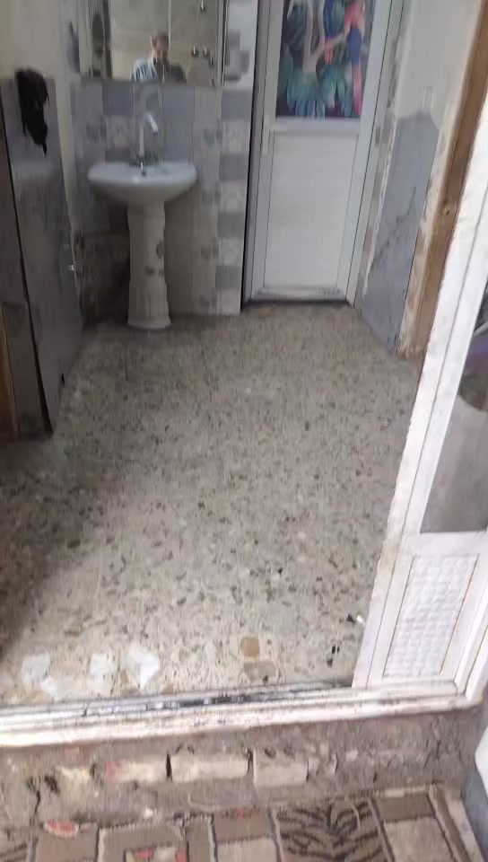 200متر لبيت مجمع حي الصناعي الشهداء عل شارع الريسي سعد لبيت 60وبي مجال قليل ***********
