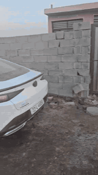 السلام عليكم متوفر لدينا قطعه ارض المساحه 600 متر معاهم بيت مبني جديد مساحه البيت 65 طاب وزراعي سنه 25 في منطقه الديوانم قرب شرطه الخامسه مجاور الري والبياع والمعالف وسويب من راعيها مباشر الكاع ركن على شارعين شارع ثمانيه راعيه مباشر يمي اي استفسار  *********** ابو مهيمن الدهمشي
