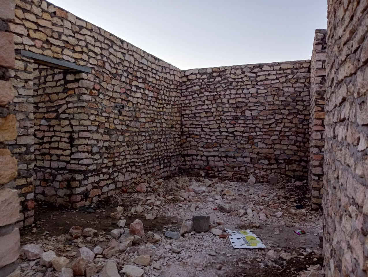 هيكل للبيع طابو صرف بزنكوره بناحيه اليرموك مساحه 370 متر غرفتين او صاله او ديوانيه او مطبخ او حمام 🛀 بناء حجر وسمنت رباط او اساس او مرشوش سم للارضه متوفر جميع الخدمات ماء كهرباء وطنيه مولد مدارس جامع اسواق الشارع تبليط او مراوس بيت بالشراع او مفرك زنكوره او ونتفق ع الفرق استفسار اكثر اتصل ***********
