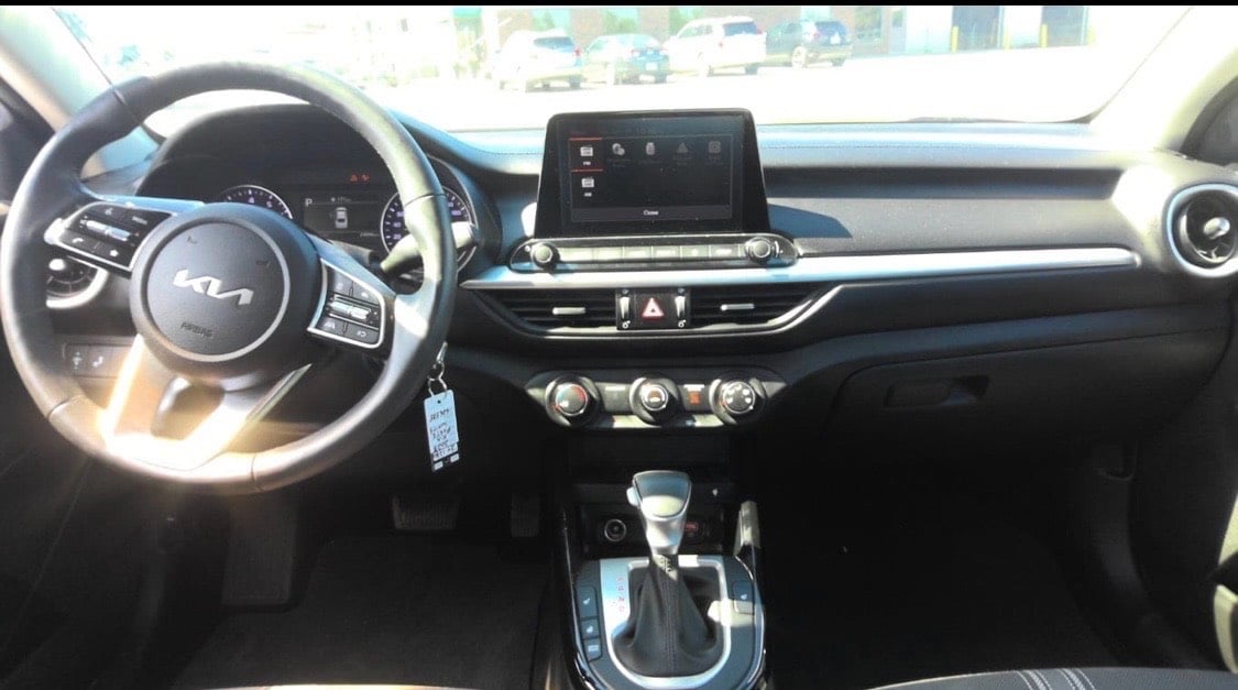 🚗 كيا فورتي 2023 للبيع 🚗
المواصفات العامة:
المحرك: 2000 دوش (DOHC).

المسافة المقطوعة (الماشية): 112 ألف كيلومتر.

الحادث كما هو موضح في الصور المرفقة.
التعديل: راجع على البارد بدون تبديل (شغل نظيف).

✨ المواصفات والأنظمة الذكية ⬇️
🔹نظام تحكم ذاتي وتحديد مسار.
🔹رادار وقوف ذكي.
🔹حساسات أمامية وخلفية.
🔹3 وضعيات قيادة مختلفة (Drive Modes).

🔸إشارات ضوئية بالمرايا الجانبية.
🔸تدفئة بالمقاعد (الكشنات).
🔸نظام تكييف متكامل (قطعتين تبريد).
🔸شاشة عرض تدعم نظام كابتن كاربلاي (Apple CarPlay).

📞 للتواصل والاستفسار:
⚠️ ملاحظة: متواجد فقط عبر الهاتف والواتساب (غير متواجد على الفيسبوك).
رقم الهاتف: ***********
أو للتواصل مباشرة عبر الواتساب:
https://wa.me/qr/DAHUBU7OE2NZE1

وبيها مجال بسيط في السعر 
