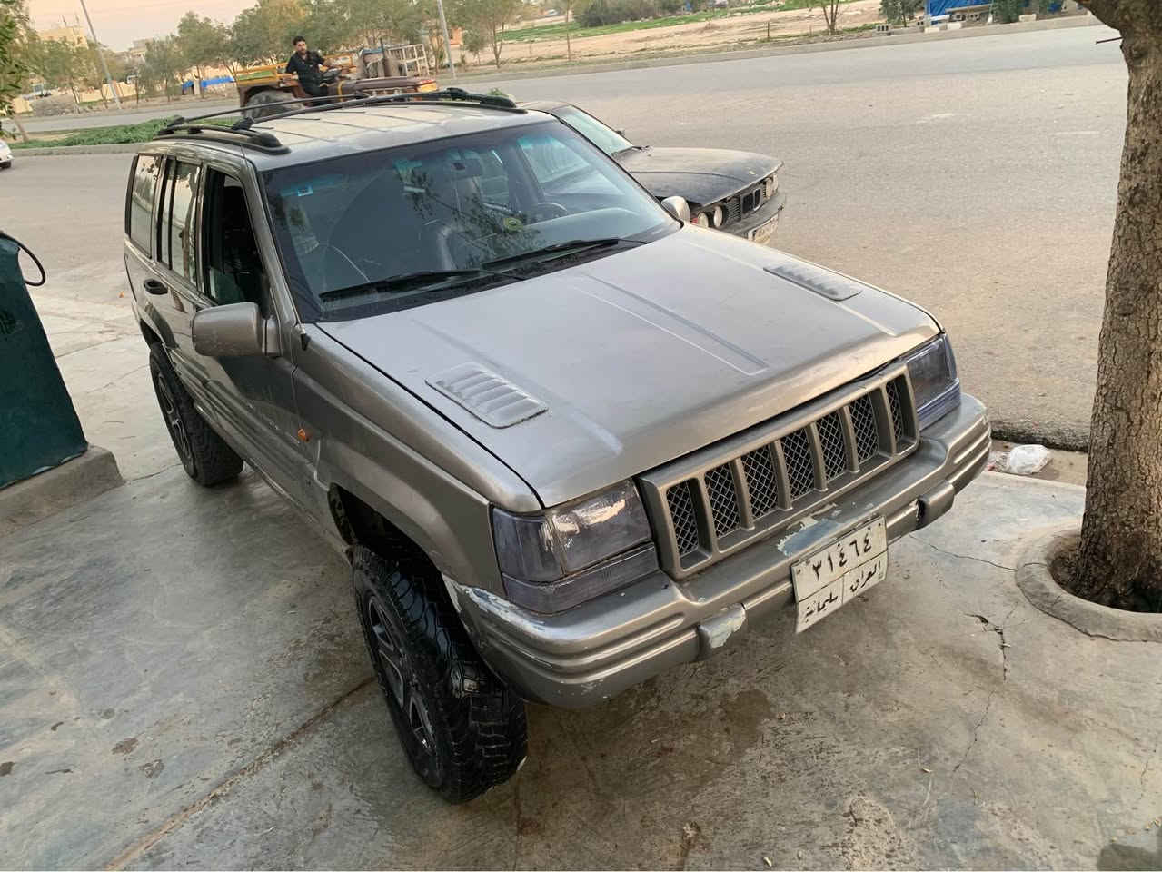 جێب چیرۆکی مۆدێل 1998 مەکینە V8 تۆماتیک و دەبڵ ئەکسل بەشەرتی گیرومەکینە و ئەکسل  تەقەورەقەی نیە رەقەم سلیمانیە  بەشەرتی تەحویل و وەکالە سەنەوی بەسەرجوە  فول مواسفاتە بەس سلایت نیە نرخی 60 گەڵاو مەجالی تیایة گورینەوەش اکەم بە شتیک بەدلم بیت ژ.م *********** *********** كالار, السليمانية
