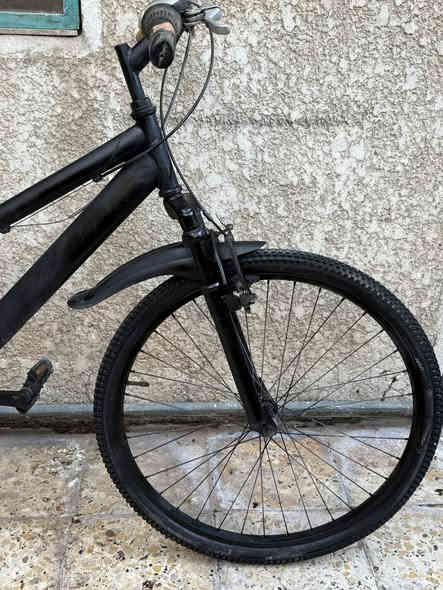 السلام عليكم هذا بايسكلي الشخصي للبيع بسعر 50 الف وبيه مجال زين لشراي عنوان بغداد حي العامل مقابيل البيت الياباني بايسكل نضيف ومابيه اي مشاكل بس بريك خلفي ماكو وماسحات بريك تعبانه بايسكل كامل مكمل تجي تاخذه على فحص اي مشكله بيه مرجوع الرقم ***********
